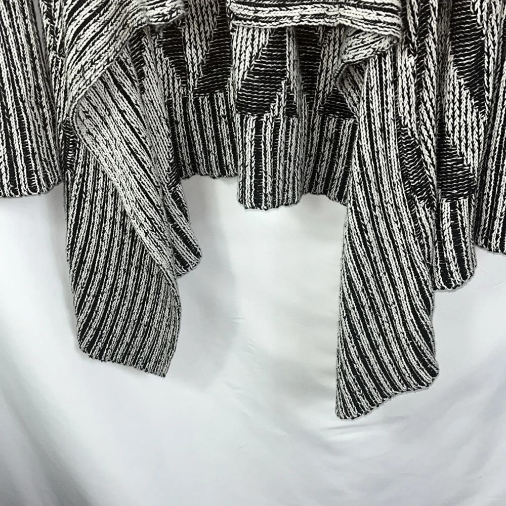 Romeo & Juliet Couture open face waterfall slouchy knit cardigan Sz L